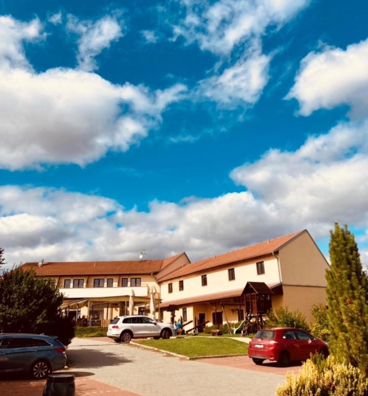 Apartmany, Penzion, Wellness U Zlate Rybky Vyškov エクステリア 写真