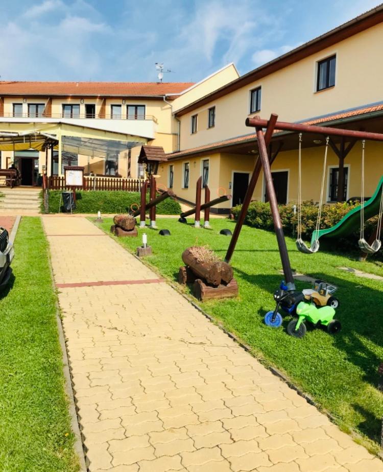 Apartmany, Penzion, Wellness U Zlate Rybky Vyškov エクステリア 写真