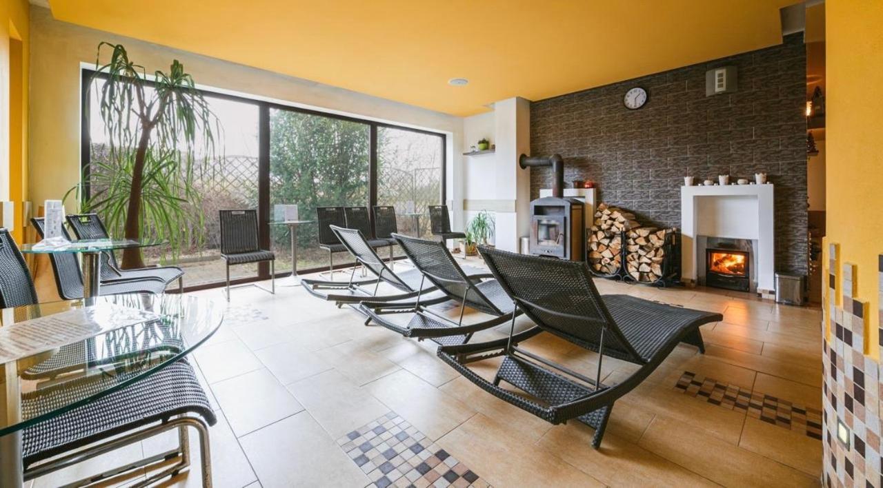 Apartmany, Penzion, Wellness U Zlate Rybky Vyškov エクステリア 写真